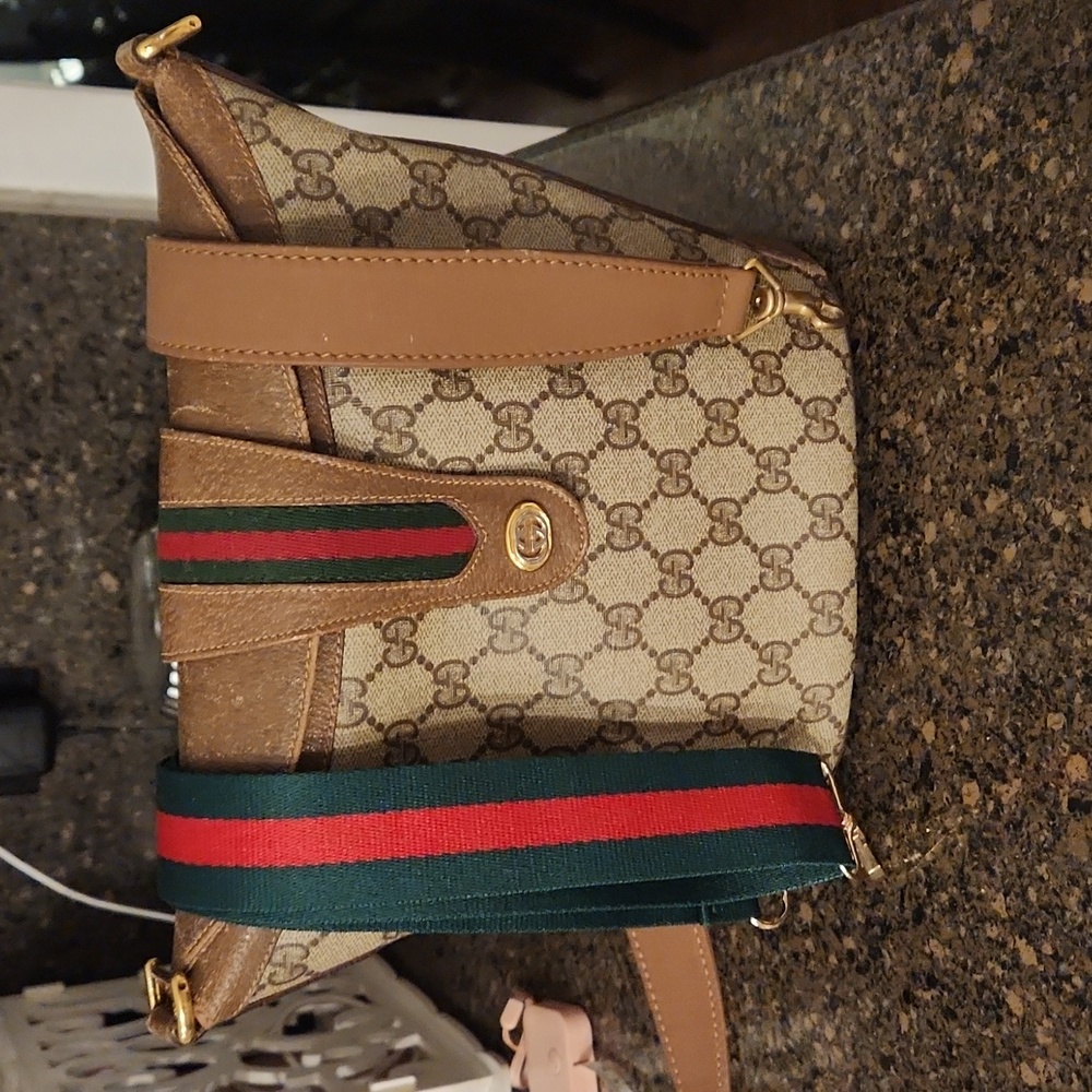 GUCCI Sherryline Shoulder/Crossbody Bag includes 2 unbranded straps